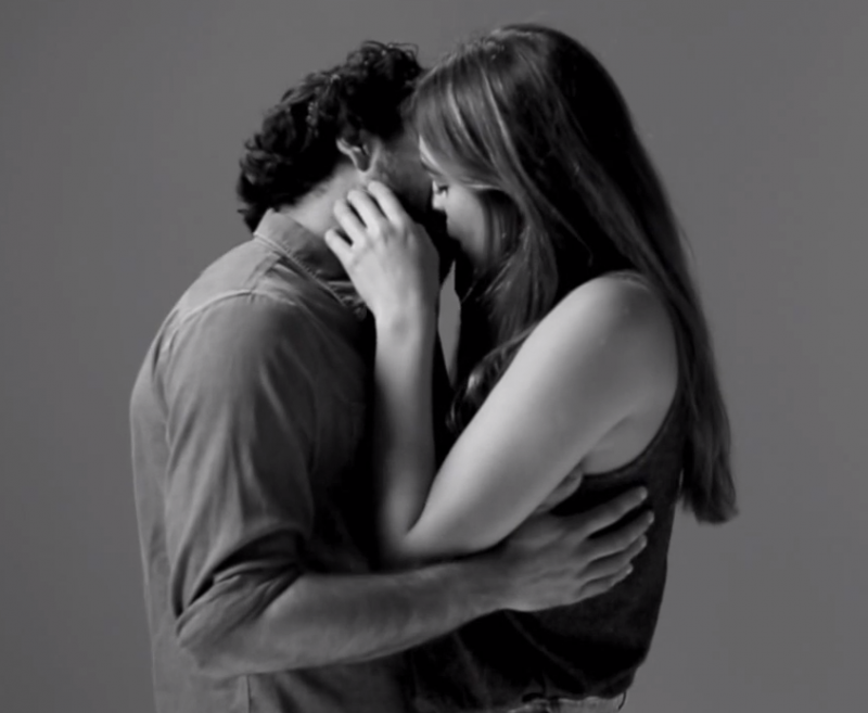 【動画】見知らぬ他人同士がいきなりキス！？初対面でキスをする男女10組を撮影した映像作品「First Kiss」がステキすぎる。